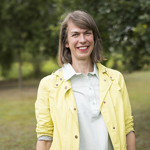 Dr. Julia Schlicht Dr. Julia Schlicht