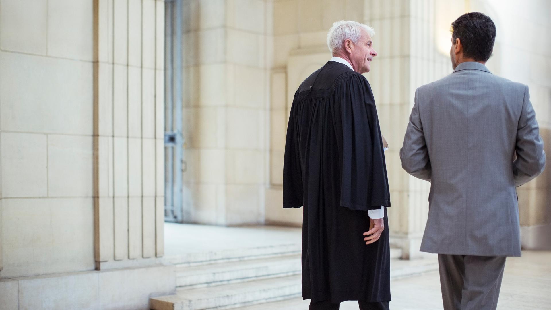 Verwaltung und Polizei: Wie menschlich dürfen Amtsträger sein? - Image